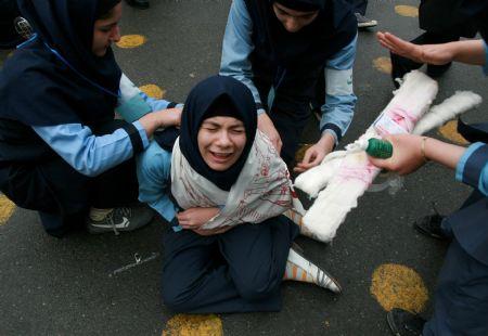 Iran&nbsp;on&nbsp;Sunday&nbsp;held&nbsp;drills&nbsp;in&nbsp;a&nbsp;Tehran&nbsp;school&nbsp;simulating&nbsp;earthquake&nbsp;occurrence&nbsp;in&nbsp;the&nbsp;country.