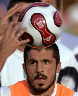 Italian&nbsp;player&nbsp;Gennaro&nbsp;Ivan&nbsp;Gattuso&nbsp;looks&nbsp;on&nbsp;during&nbsp;the&nbsp;training&nbsp;session&nbsp;of&nbsp;the&nbsp;Italian&nbsp;national&nbsp;soccer&nbsp;team&nbsp;at&nbsp;Puskas&nbsp;Ferenc&nbsp;Stadium&nbsp;in&nbsp;Budapest&nbsp;August&nbsp;21,&nbsp;2007.&nbsp;Italy&nbsp;will&nbsp;play&nbsp;a&nbsp;friendly&nbsp;soccer&nbsp;match&nbsp;against&nbsp;Hungary&nbsp;on&nbsp;22&nbsp;August.&nbsp;(Xinhua/Reuters&nbsp;File&nbsp;Photo)