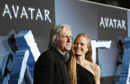 Director&nbsp;of&nbsp;the&nbsp;movie&nbsp;James&nbsp;Cameron&nbsp;and&nbsp;his&nbsp;wife&nbsp;Suzy&nbsp;Amis&nbsp;pose&nbsp;at&nbsp;the&nbsp;premiere&nbsp;of&nbsp;"Avatar"&nbsp;at&nbsp;the&nbsp;Mann's&nbsp;Grauman&nbsp;Chinese&nbsp;theatre&nbsp;in&nbsp;Hollywood,&nbsp;California&nbsp;December&nbsp;16,&nbsp;2009.&nbsp;(Xinhua/Reuters&nbsp;Photo)