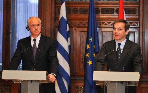 Hungarian&nbsp;Prime&nbsp;Minister&nbsp;Gordon&nbsp;Bajnai&nbsp;(R)&nbsp;and&nbsp;his&nbsp;Greek&nbsp;counterpart&nbsp;George&nbsp;Papandreou&nbsp;attend&nbsp;a&nbsp;news&nbsp;conference&nbsp;after&nbsp;their&nbsp;meeting&nbsp;in&nbsp;Budapest,&nbsp;Hungary,&nbsp;March&nbsp;16,&nbsp;2010.&nbsp;(Xinhua/Dani&nbsp;Dorko)