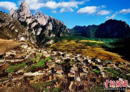 Chinese&nbsp;scientists&nbsp;said&nbsp;Thursday&nbsp;they&nbsp;had&nbsp;identified&nbsp;a&nbsp;landform&nbsp;left&nbsp;by&nbsp;glacial&nbsp;erosion&nbsp;at&nbsp;least&nbsp;2&nbsp;million&nbsp;years&nbsp;ago&nbsp;on&nbsp;mountains&nbsp;in&nbsp;northwestern&nbsp;Gansu&nbsp;Province.
