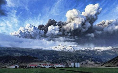 Smoke&nbsp;and&nbsp;steam&nbsp;hangs&nbsp;over&nbsp;the&nbsp;volcano&nbsp;under&nbsp;the&nbsp;Eyjafjallajokull&nbsp;glacier&nbsp;in&nbsp;Iceland,&nbsp;Wednesday&nbsp;April&nbsp;14,&nbsp;2010,&nbsp;which&nbsp;has&nbsp;erupted&nbsp;for&nbsp;the&nbsp;second&nbsp;time&nbsp;in&nbsp;less&nbsp;than&nbsp;a&nbsp;month,&nbsp;melting&nbsp;ice,&nbsp;shooting&nbsp;smoke&nbsp;and&nbsp;steam&nbsp;into&nbsp;the&nbsp;air&nbsp;and&nbsp;forcing&nbsp;hundreds&nbsp;of&nbsp;people&nbsp;to&nbsp;flee&nbsp;rising&nbsp;floodwaters.&nbsp;Volcanic&nbsp;ash&nbsp;drifting&nbsp;across&nbsp;the&nbsp;Atlantic&nbsp;forced&nbsp;the&nbsp;cancellation&nbsp;of&nbsp;flights&nbsp;in&nbsp;Britain&nbsp;and&nbsp;disrupted&nbsp;air&nbsp;traffic&nbsp;across&nbsp;northern&nbsp;Europe,&nbsp;stranding&nbsp;thousands&nbsp;of&nbsp;passengers.&nbsp;Flights&nbsp;in&nbsp;and&nbsp;out&nbsp;of&nbsp;London&nbsp;Heathrow,&nbsp;Europe's&nbsp;busiest&nbsp;airport,&nbsp;were&nbsp;halted,&nbsp;and&nbsp;the&nbsp;shutdowns&nbsp;and&nbsp;cancellations&nbsp;spread&nbsp;to&nbsp;France,&nbsp;Belgium,&nbsp;the&nbsp;Netherlands,&nbsp;Denmark,&nbsp;Ireland,&nbsp;Sweden,&nbsp;Finland&nbsp;and&nbsp;Switzerland.&nbsp;The&nbsp;volcano's&nbsp;smoke&nbsp;and&nbsp;ash&nbsp;poses&nbsp;a&nbsp;threat&nbsp;to&nbsp;aircraft&nbsp;because&nbsp;it&nbsp;can&nbsp;affect&nbsp;visibility,&nbsp;and&nbsp;microscopic&nbsp;debris&nbsp;can&nbsp;get&nbsp;sucked&nbsp;into&nbsp;airplane&nbsp;engines&nbsp;and&nbsp;can&nbsp;cause&nbsp;them&nbsp;to&nbsp;shut&nbsp;down.&nbsp;(Xinhua/Reuters&nbsp;Photo)