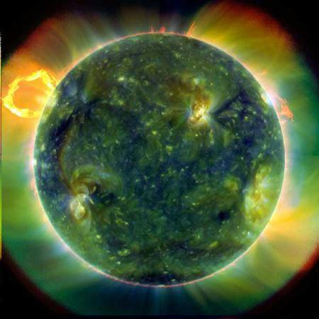 A&nbsp;full-disk&nbsp;multiwavelength&nbsp;extreme&nbsp;ultraviolet&nbsp;image&nbsp;of&nbsp;the&nbsp;sun&nbsp;taken&nbsp;by&nbsp;SDO&nbsp;on&nbsp;March&nbsp;30,&nbsp;2010.&nbsp;False&nbsp;colors&nbsp;trace&nbsp;different&nbsp;gas&nbsp;temperatures.&nbsp;Reds&nbsp;are&nbsp;relatively&nbsp;cool&nbsp;(about&nbsp;60,000&nbsp;Kelvin,&nbsp;or&nbsp;107,540&nbsp;F);&nbsp;blues&nbsp;and&nbsp;greens&nbsp;are&nbsp;hotter&nbsp;(greater&nbsp;than&nbsp;1&nbsp;million&nbsp;Kelvin,&nbsp;or&nbsp;1,799,540&nbsp;F).&nbsp;(Photo:&nbsp;NASA)