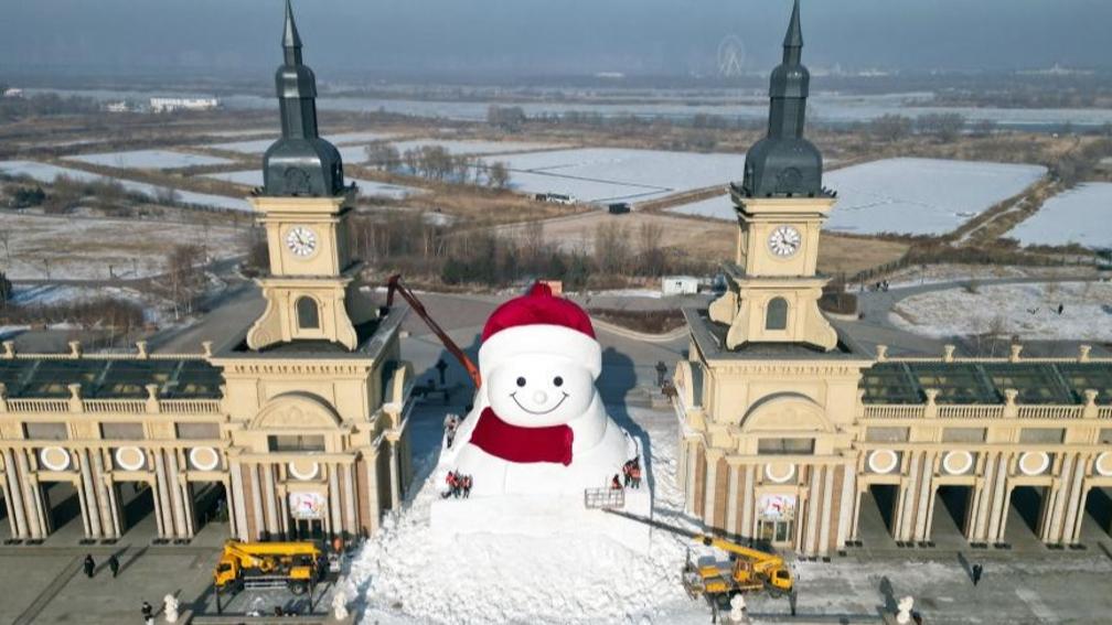 Workers build giant snowman in Harbin, China's Heilongjiang