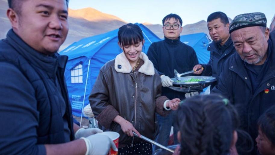 Volunteers bring warmth to quake-hit Xizang
