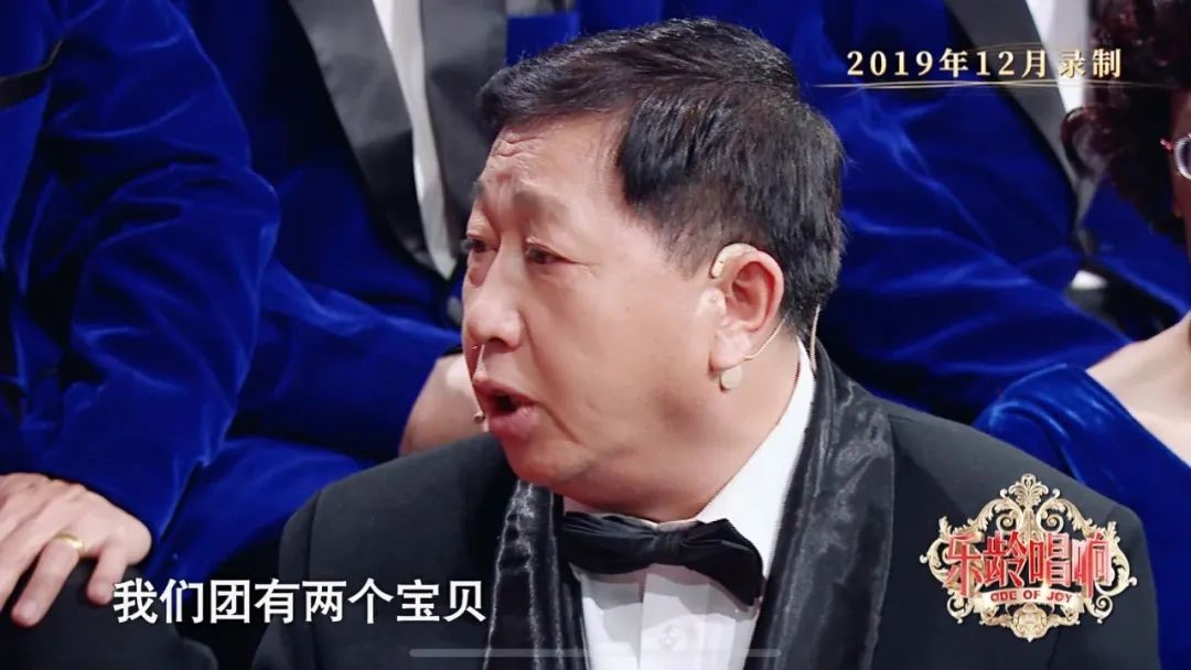 首席发言官老王向大家介绍团里的两个“宝贝”