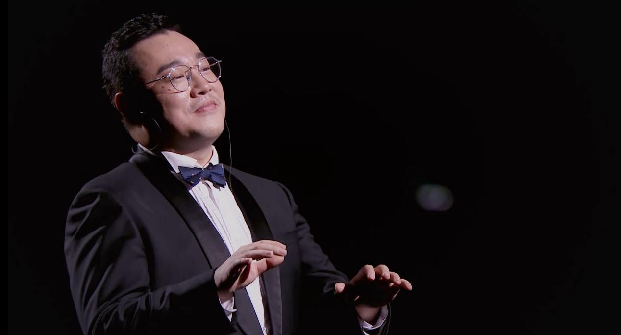 哈尔滨群星合唱队指挥郭忠伟