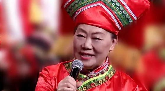 桂林市两江四湖声乐艺术团团员王娟