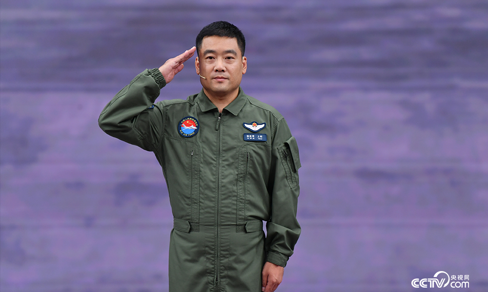 《开讲啦》徐延君:搏击长空的钢铁鲲鹏_cctv节目官网