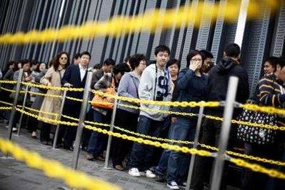 Visitors&nbsp;wait&nbsp;to&nbsp;enter&nbsp;the&nbsp;Shanghai&nbsp;World&nbsp;Expo&nbsp;site&nbsp;April&nbsp;21,&nbsp;2010.&nbsp;The&nbsp;expo&nbsp;started&nbsp;trial&nbsp;operations&nbsp;on&nbsp;Tuesday&nbsp;with&nbsp;the&nbsp;participation&nbsp;of&nbsp;about&nbsp;70&nbsp;percent&nbsp;of&nbsp;the&nbsp;pavilions,&nbsp;Xinhua&nbsp;News&nbsp;Agency&nbsp;reported.&nbsp;China&nbsp;is&nbsp;the&nbsp;first&nbsp;developing&nbsp;nation&nbsp;to&nbsp;host&nbsp;the&nbsp;World&nbsp;Expo&nbsp;and&nbsp;officials&nbsp;hope&nbsp;the&nbsp;event,&nbsp;held&nbsp;from&nbsp;May&nbsp;1-Oct&nbsp;31,&nbsp;will&nbsp;improve&nbsp;Shanghai's&nbsp;position&nbsp;as&nbsp;a&nbsp;global&nbsp;city.REUTERS/Aly&nbsp;Song&nbsp;(CHINA&nbsp;-&nbsp;Tags:&nbsp;SOCIETY&nbsp;BUSINESS)