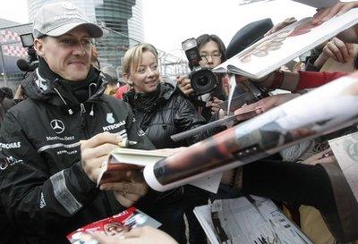 Mercedes&nbsp;Formula&nbsp;One&nbsp;driver&nbsp;Michael&nbsp;Schumacher&nbsp;of&nbsp;Germany&nbsp;signs&nbsp;autographs&nbsp;for&nbsp;fans&nbsp;at&nbsp;the&nbsp;Chinese&nbsp;Formula&nbsp;One&nbsp;Grand&nbsp;Prix&nbsp;in&nbsp;Shanghai,&nbsp;China,&nbsp;Thursday.