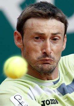 Juan&nbsp;Carlos&nbsp;Ferrero&nbsp;of&nbsp;Spain&nbsp;hits&nbsp;a&nbsp;return&nbsp;to&nbsp;Jo&nbsp;Wilfried&nbsp;Tsonga&nbsp;of&nbsp;France&nbsp;during&nbsp;their&nbsp;match&nbsp;at&nbsp;the&nbsp;Monte&nbsp;Carlo&nbsp;Masters&nbsp;tennis&nbsp;tournament&nbsp;in&nbsp;Monaco&nbsp;April&nbsp;15,&nbsp;2010.REUTERS/Sebastien&nbsp;Nogier&nbsp;(MONACO&nbsp;-&nbsp;Tags:&nbsp;SPORT&nbsp;TENNIS)