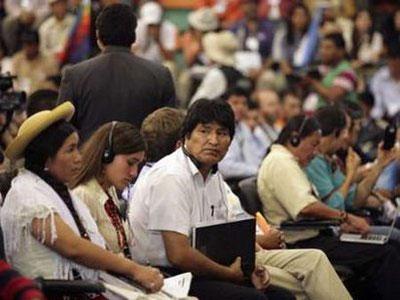 Bolivia's&nbsp;President&nbsp;Evo&nbsp;Morales&nbsp;attends&nbsp;the&nbsp;World&nbsp;People's&nbsp;Conference&nbsp;on&nbsp;Climate&nbsp;Change&nbsp;and&nbsp;the&nbsp;Rights&nbsp;of&nbsp;Mother&nbsp;Earth&nbsp;session&nbsp;in&nbsp;Tiquipaya&nbsp;on&nbsp;the&nbsp;outskirts&nbsp;of&nbsp;Cochabamba&nbsp;April&nbsp;20,&nbsp;2010.&nbsp;REUTERS/David&nbsp;Mercado