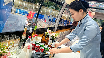北京中轴线申遗成功一周年：美食观光巴士中轴专线发车