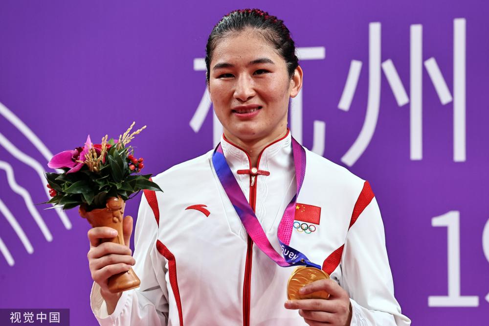 图亚运会拳击女子75公斤级决赛中国选手李倩摘金