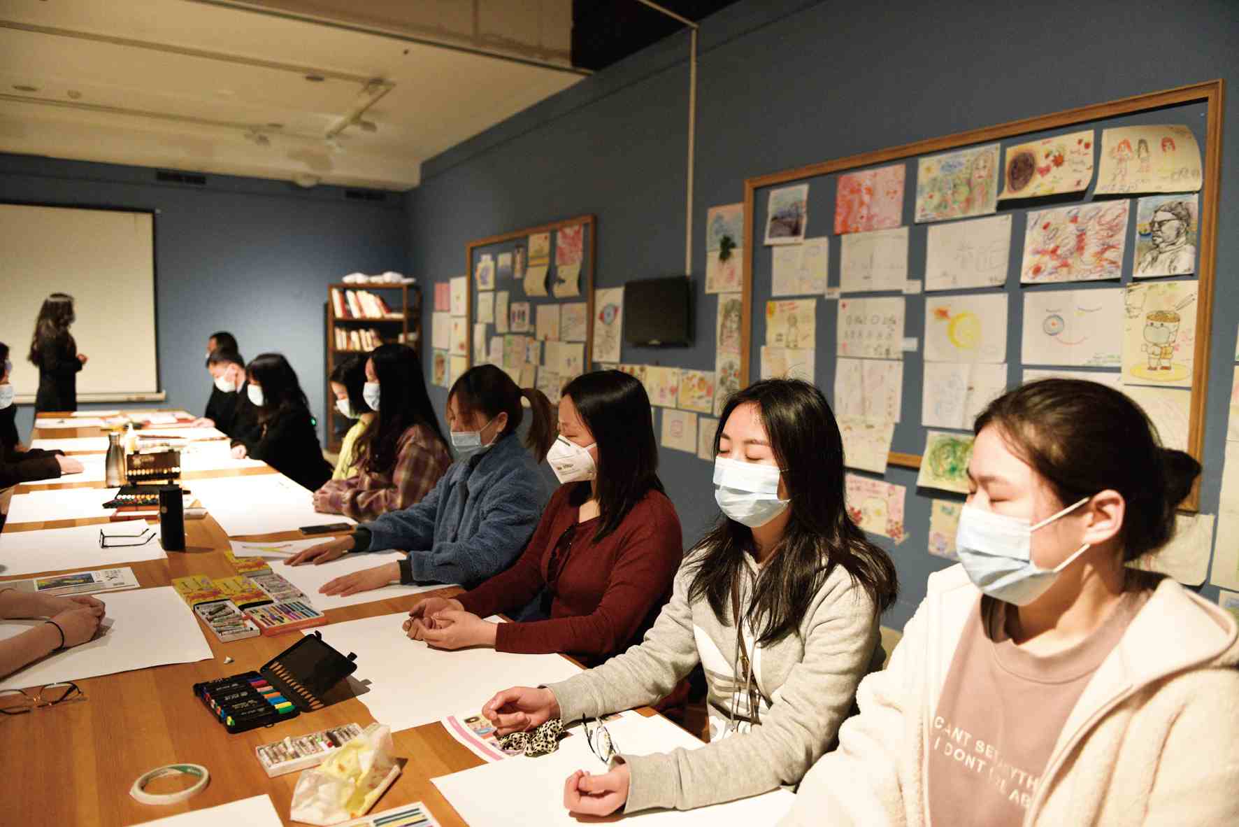 武汉美术馆“言语之外——艺术与疗愈”项目中的“我的心情地图”公教活动现场
