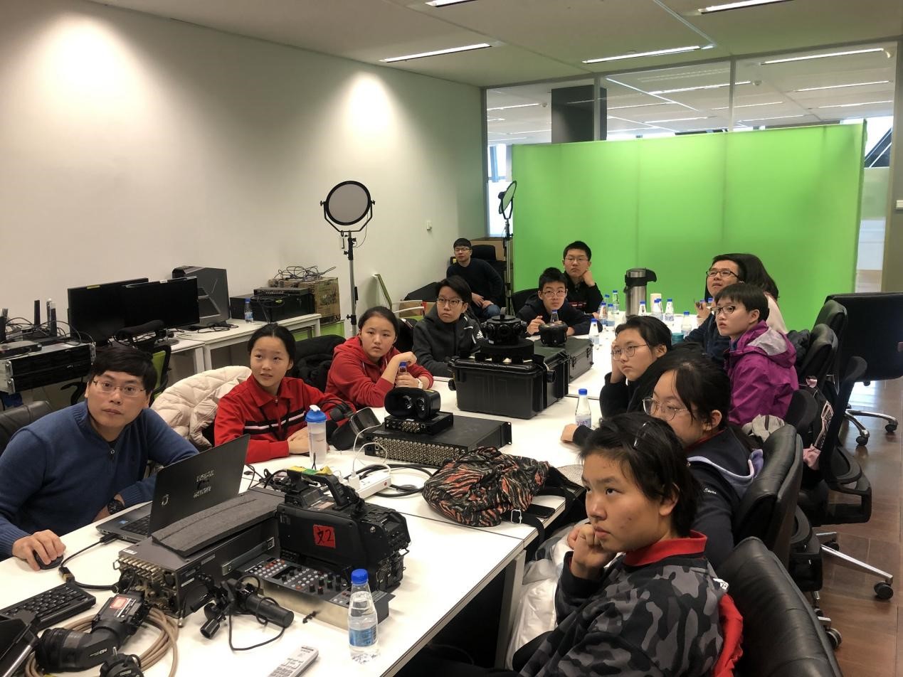 北京市西城区师范大学附属中学师生参加VR体验科普日活动