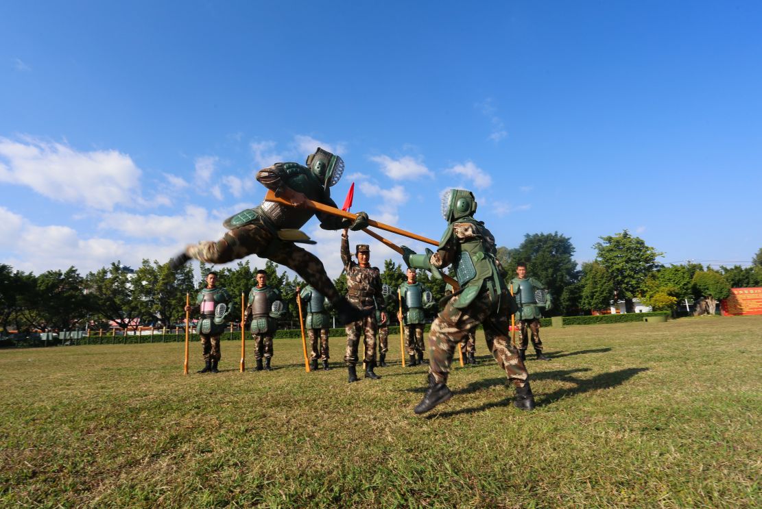 热血沸腾武警某部某支队组织刺杀教练员集训