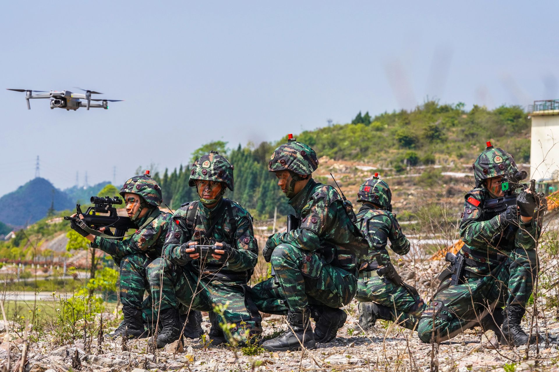 武警黔西南支队野外红蓝对抗锻造反恐精兵