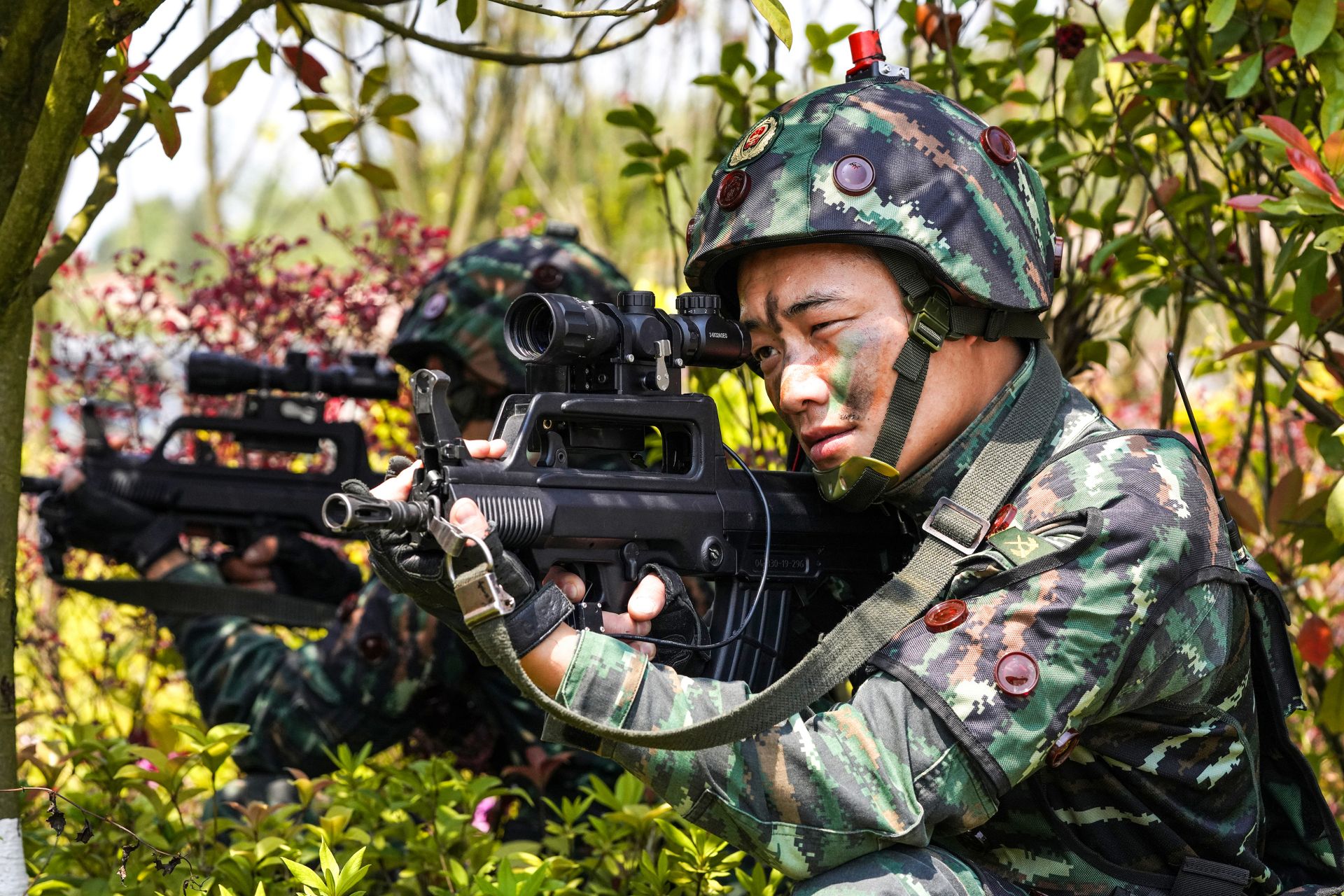 武警黔西南支队野外红蓝对抗锻造反恐精兵