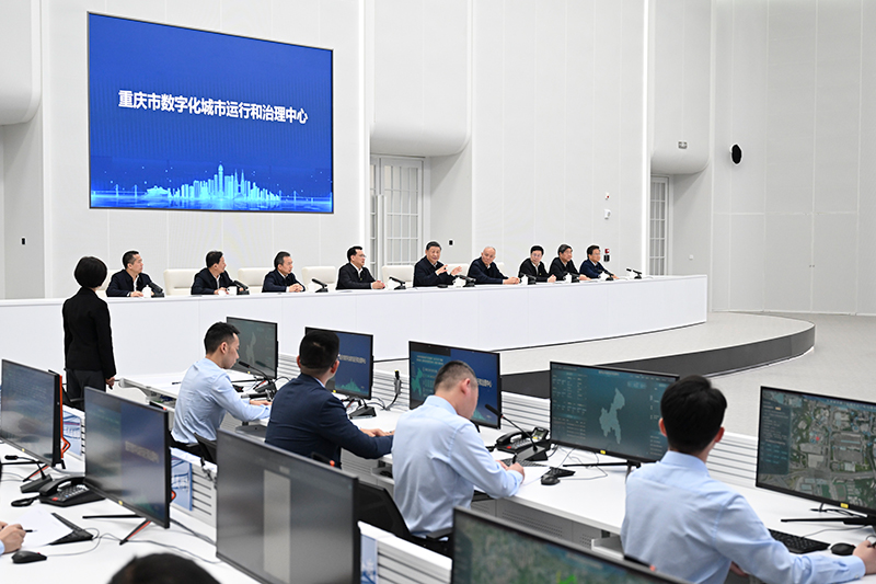 4月23日，习近平总书记在重庆市数字化城市运行和治理中心考察。