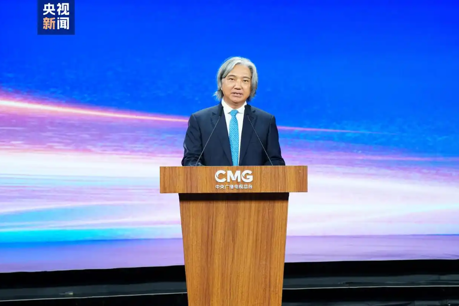 全国政协副秘书长、民盟中央专职副主席、中国美术馆馆长吴为山