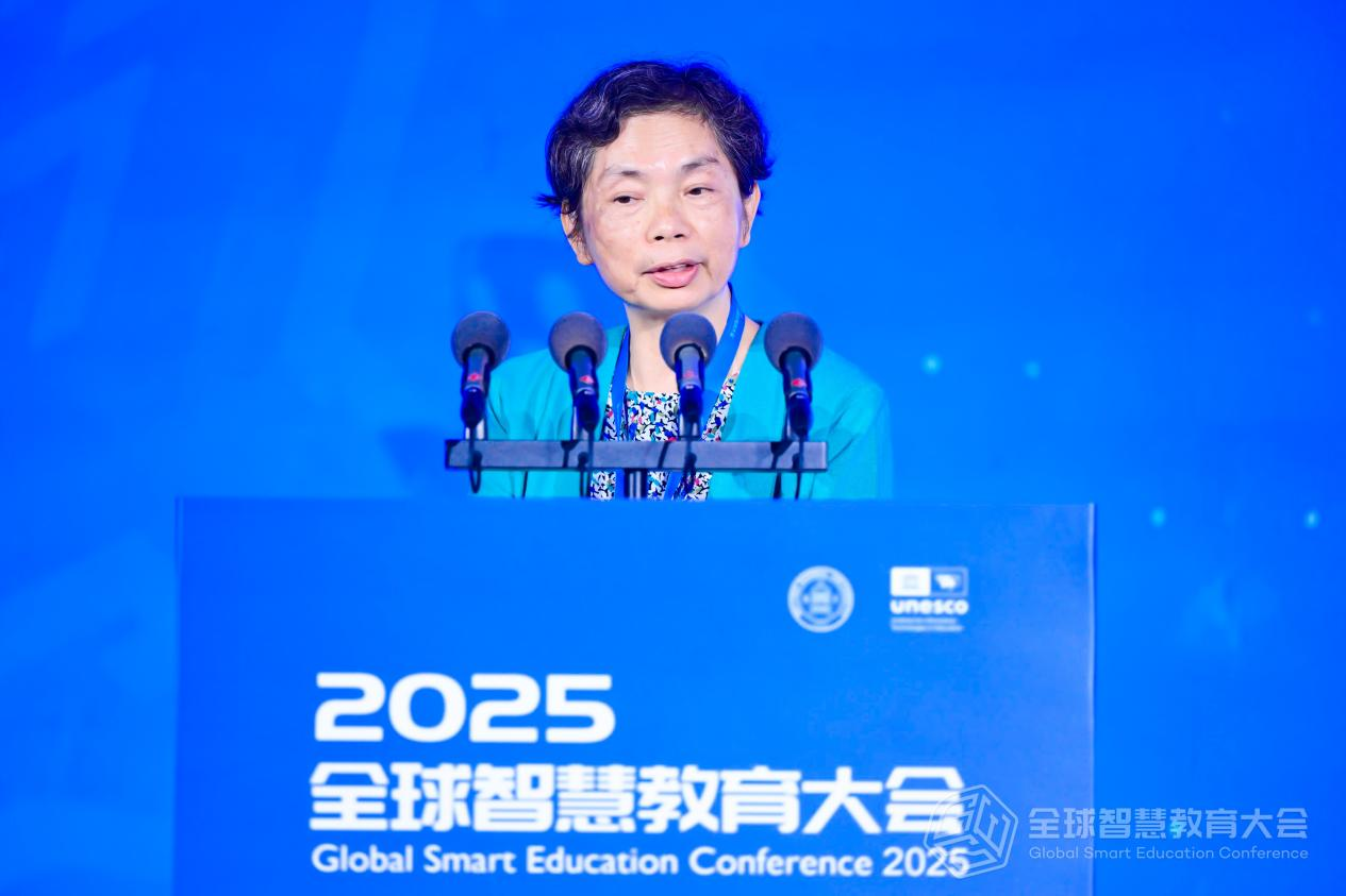 香港大学教育应用信息技术发展研究中心创始主任、教授罗陆慧英（Nancy Law）