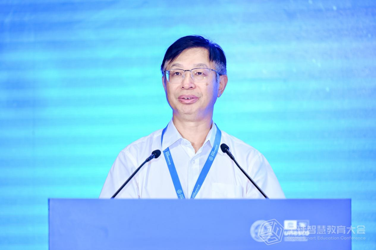教育部教育管理信息中心副主任 曾德华
