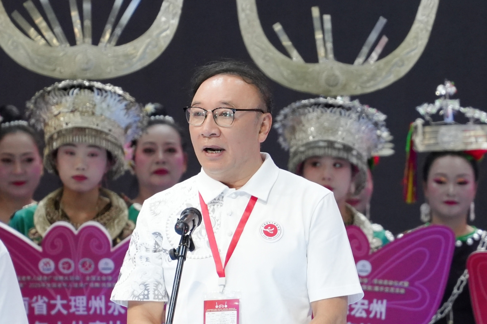 中国老年人体育协会主席雷军宣布活动开幕