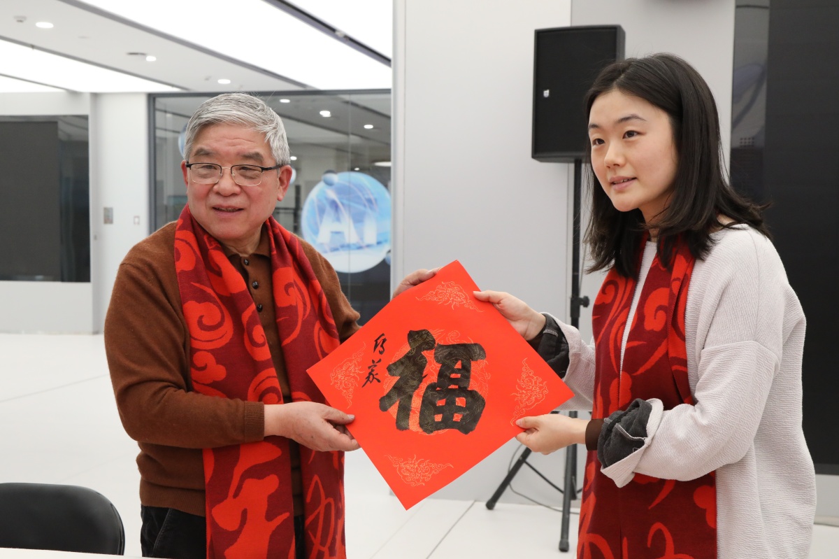 吴传义现场送&ldquo;福&rdquo;