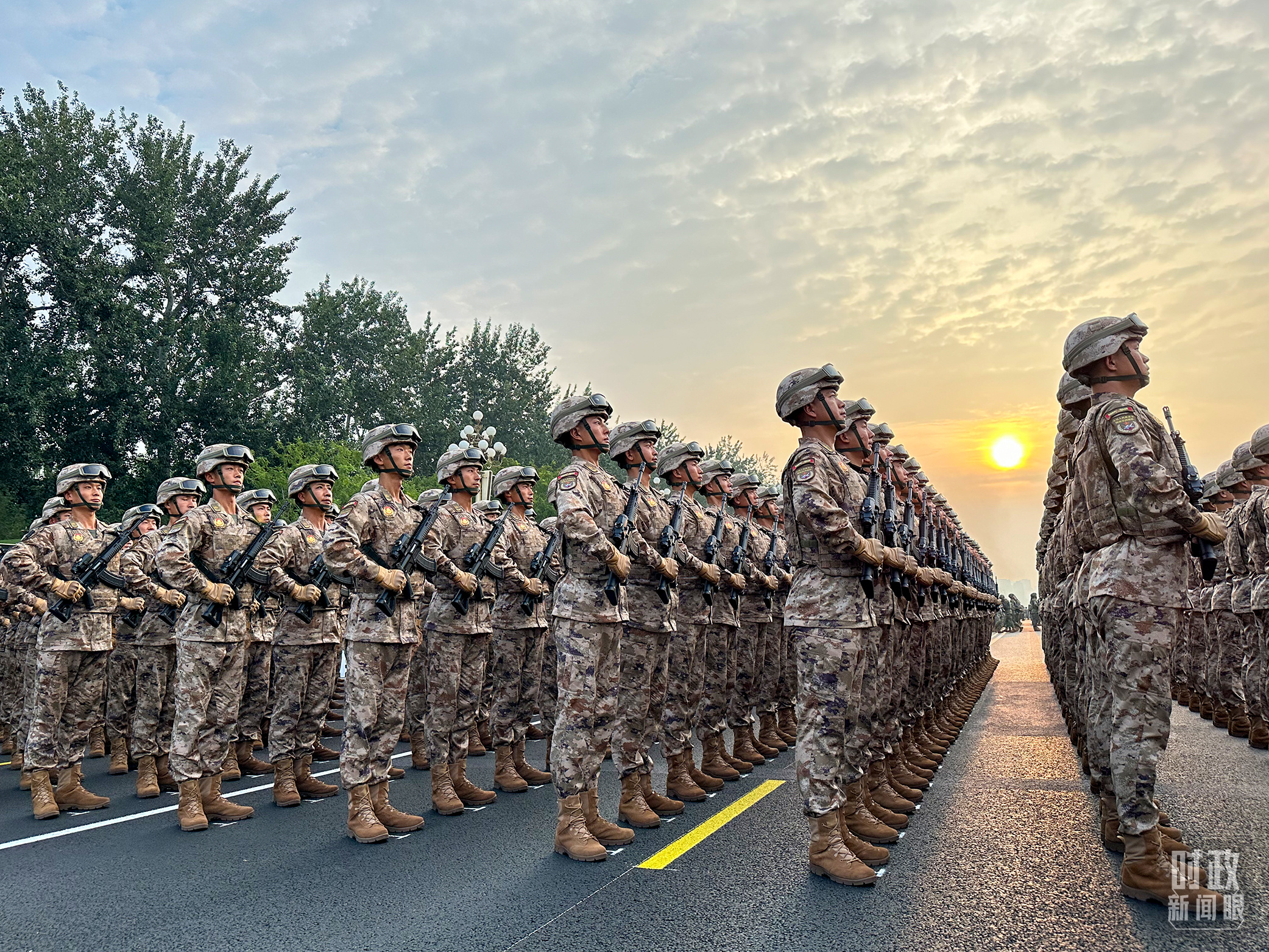 2025年9月3日，受阅部队方队在长安街等候检阅。（总台记者石奇用拍摄）