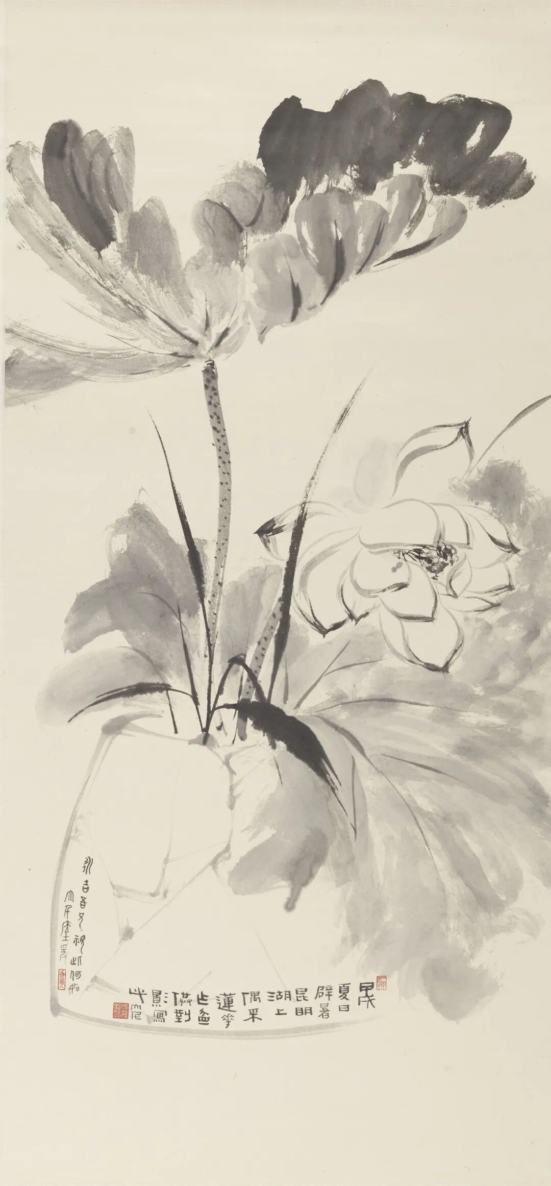 瓶荷  张大千  中国画  107.2&times;50.5cm  1934年  中国美术馆藏