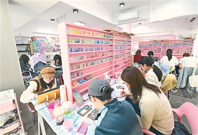 陕西省西安市一家拼豆店。新华社记者 邹竞一摄